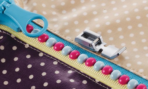 F079 Narrow Zipper Foot